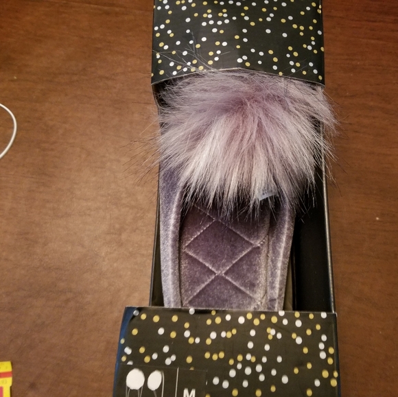 NIB Pom Pom Ballerina slipper size 7-8 These Are so cute!! Make An Offer!! - Picture 5 of 7